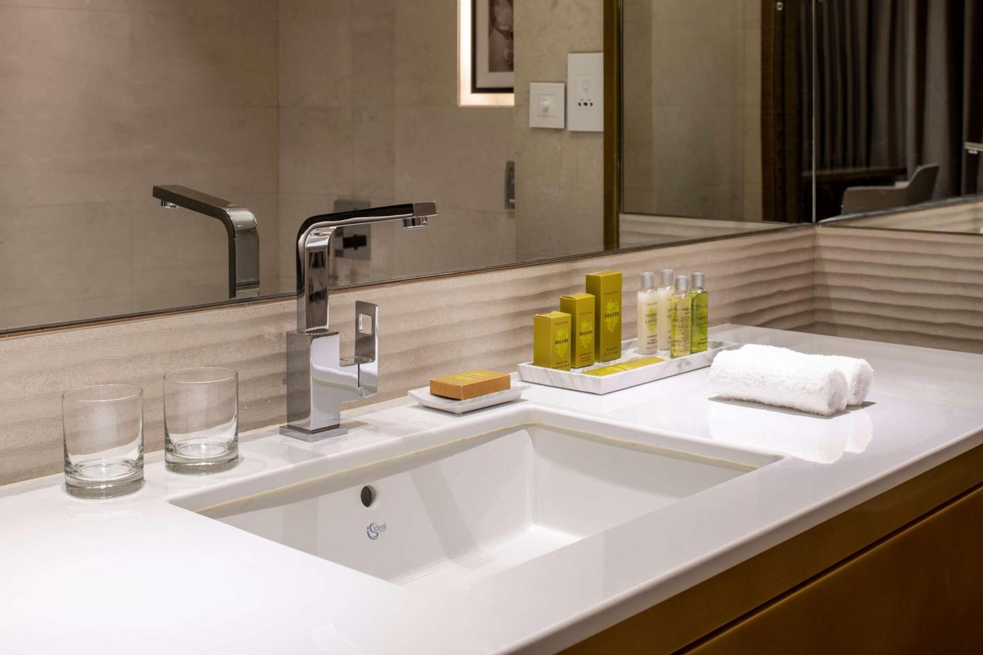 Doubletree Suites By Hilton - Riyadh Financial District Exterior foto